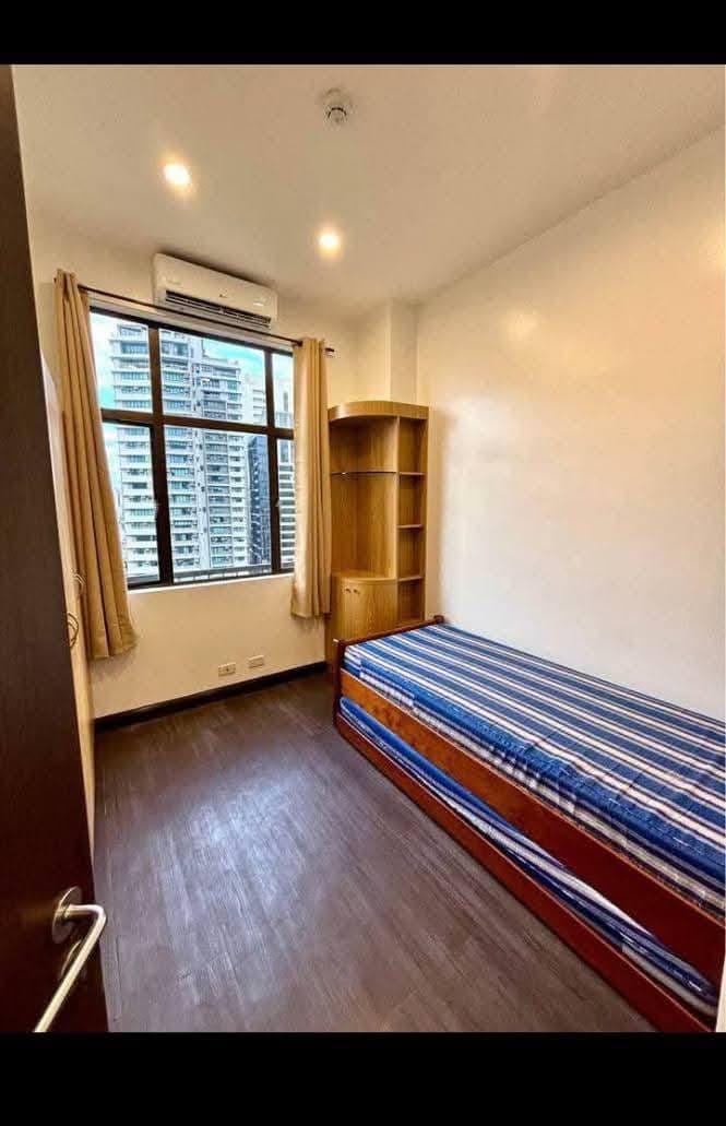 NEWLY RENOVATED CONDO FOR RENT BGC BURGOS CIRCLE...50K A MONTH - photo 2