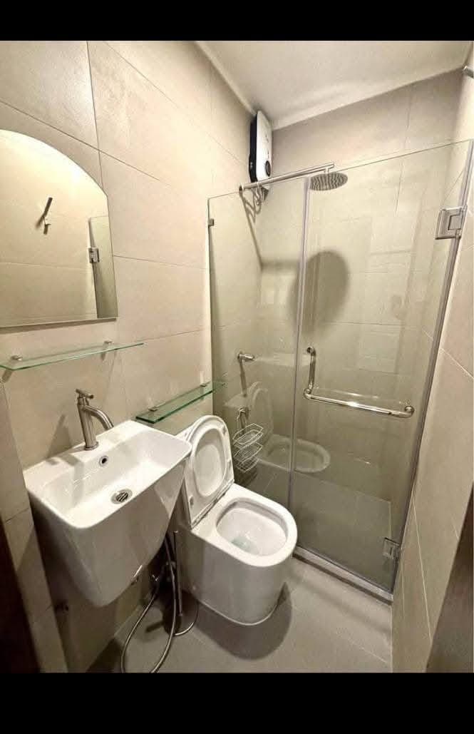 NEWLY RENOVATED CONDO FOR RENT BGC BURGOS CIRCLE...50K A MONTH - photo 3