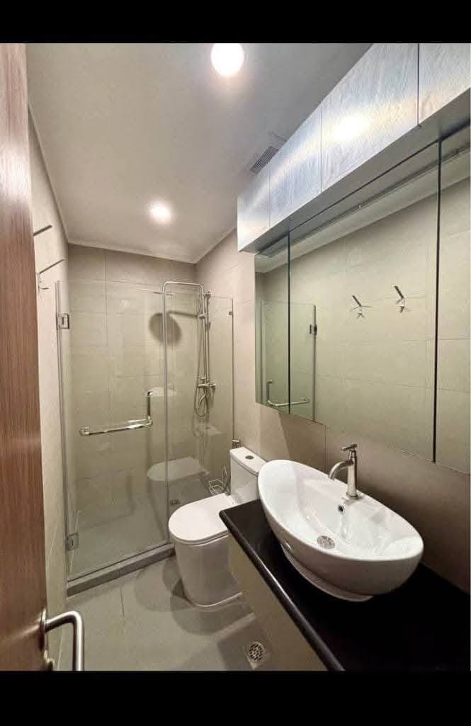 NEWLY RENOVATED CONDO FOR RENT BGC BURGOS CIRCLE...50K A MONTH - photo 4