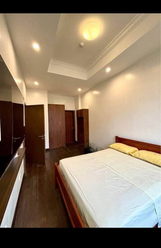 NEWLY RENOVATED CONDO FOR RENT BGC BURGOS CIRCLE...50K A MONTH - photo 8