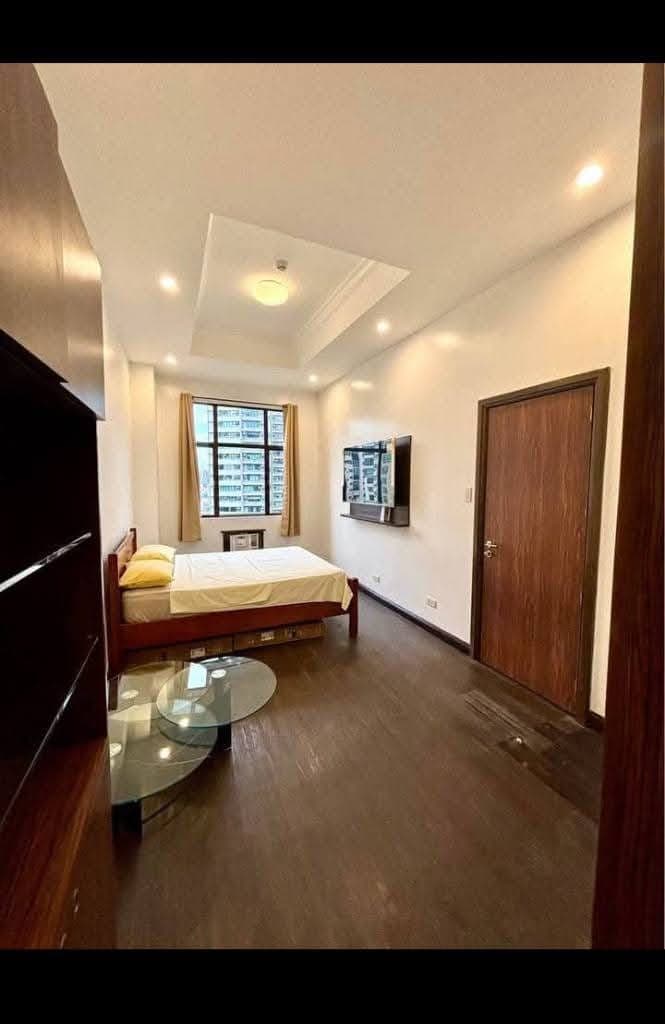 NEWLY RENOVATED CONDO FOR RENT BGC BURGOS CIRCLE...50K A MONTH - photo 10