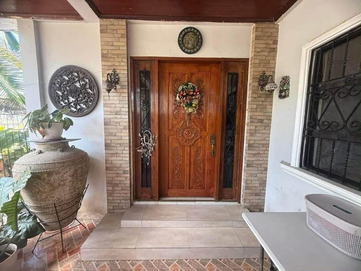 💰 HOUSE FOR RENT: ₱50,000/month - photo 2