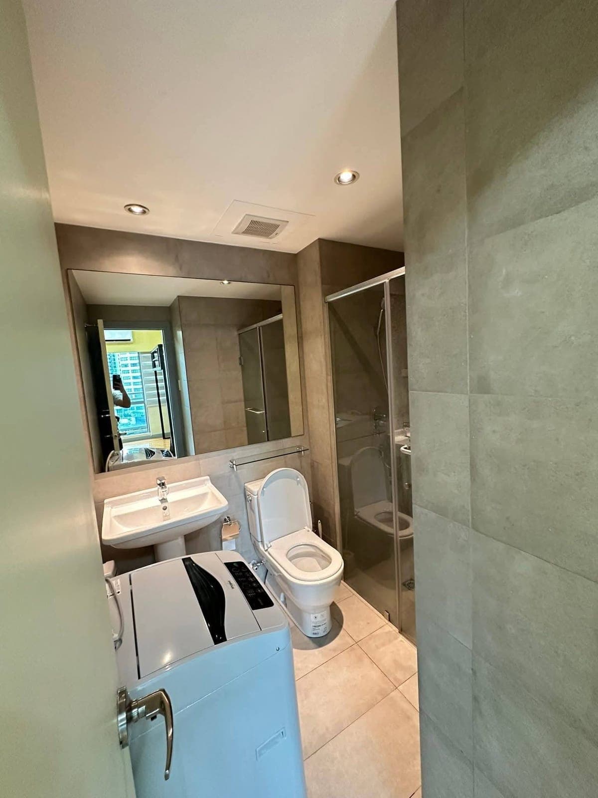 📍 CONDO UNIT FOR LEASE - photo 4