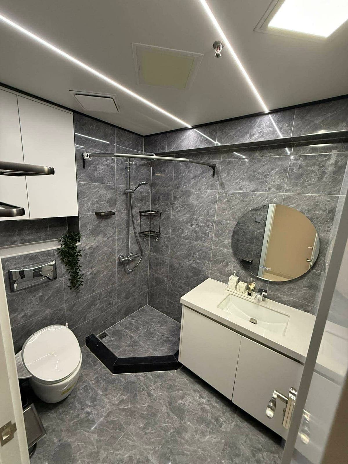 For lease: The Trion Tower - photo 2