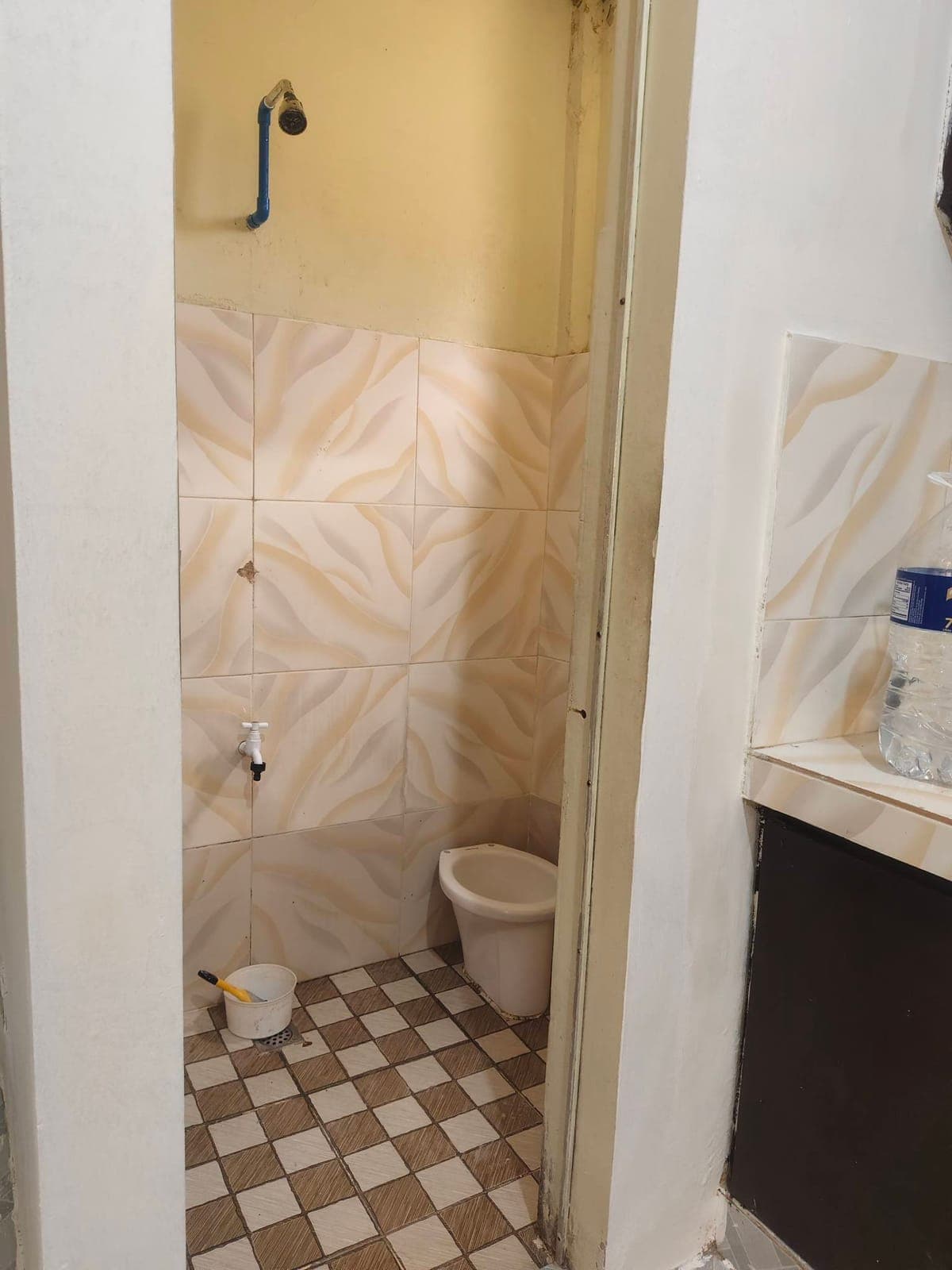 AVAILABLE ROOM FOR RENT - photo 8