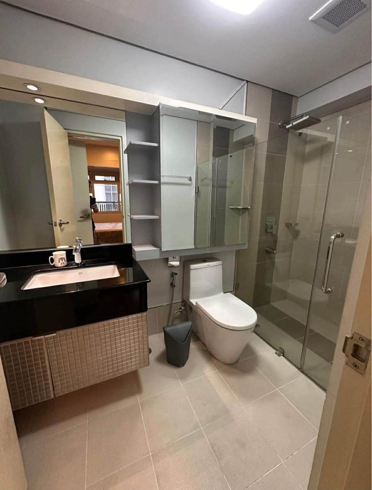 1BR UNIT FOR RENT IN ONE MARIDIEN BGC - photo 1