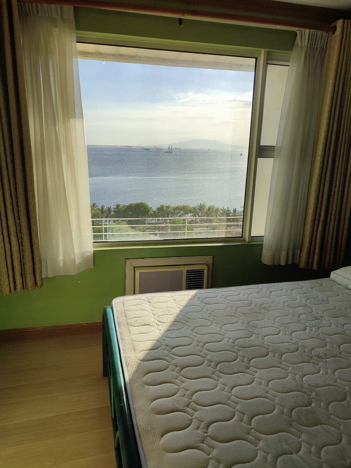 1 unit Bedroom Condo for rent/sale at Alpha Grandview in Malate with Stunning Manila Bay View! - photo 2