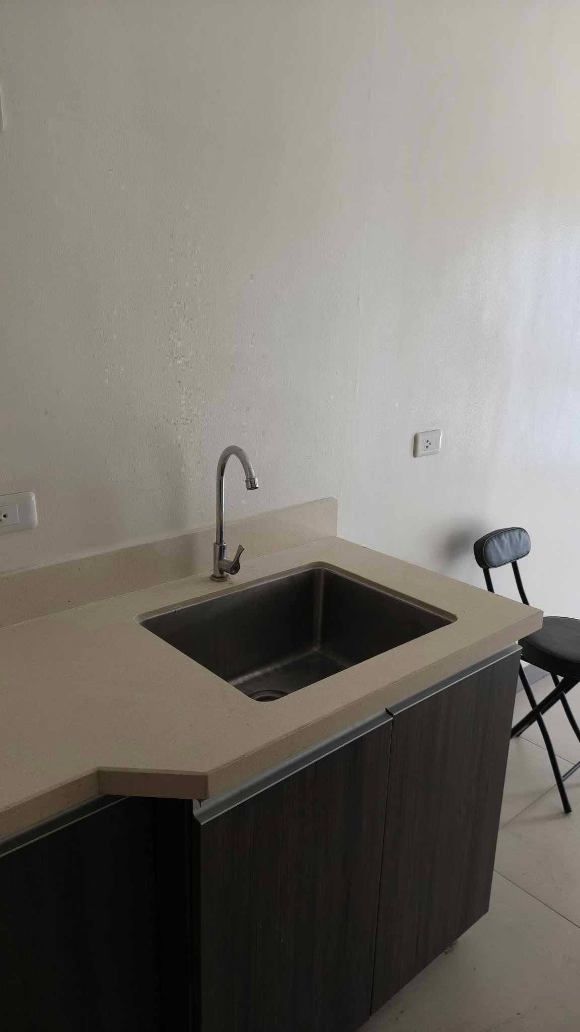 𝗙𝗢𝗥 𝗥𝗘𝗡𝗧 - BARE STUDIO UNIT WITH AC INSTALLED - photo 1