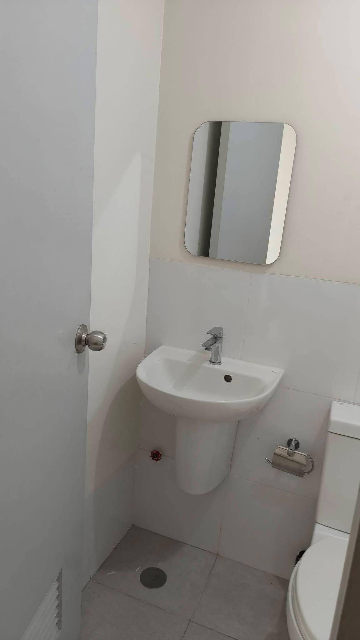 𝗙𝗢𝗥 𝗥𝗘𝗡𝗧 - BARE STUDIO UNIT WITH AC INSTALLED - photo 2