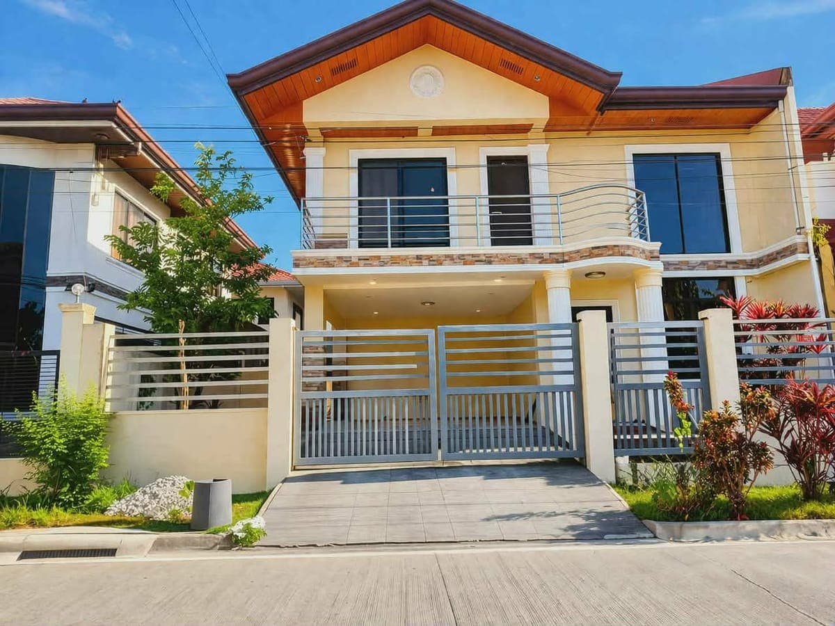 For Rent: Semi-Furnished 2-Storey House at Hillsborough Pointe - photo 1