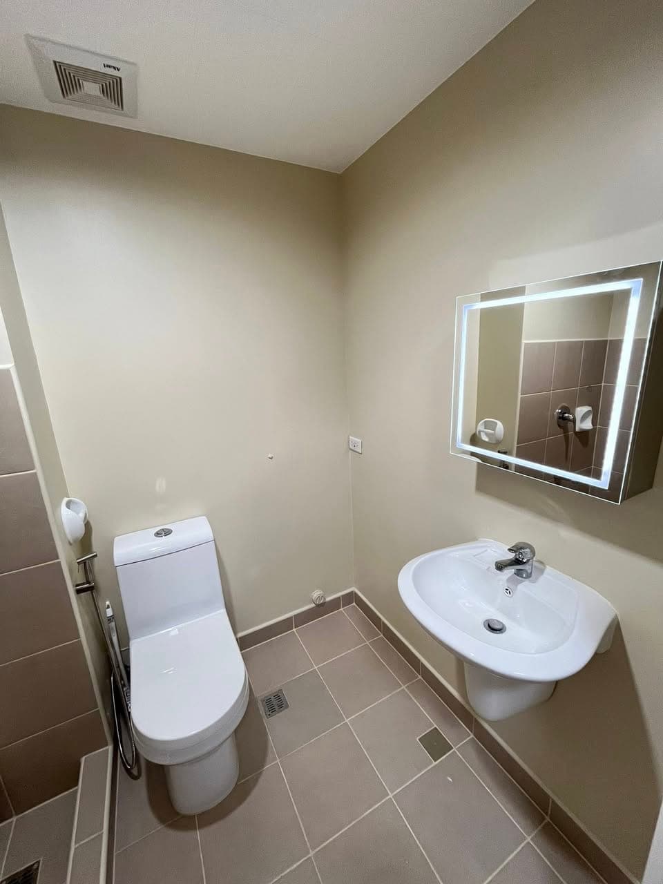 🌻CONDO FOR RENT 🌻 - photo 2