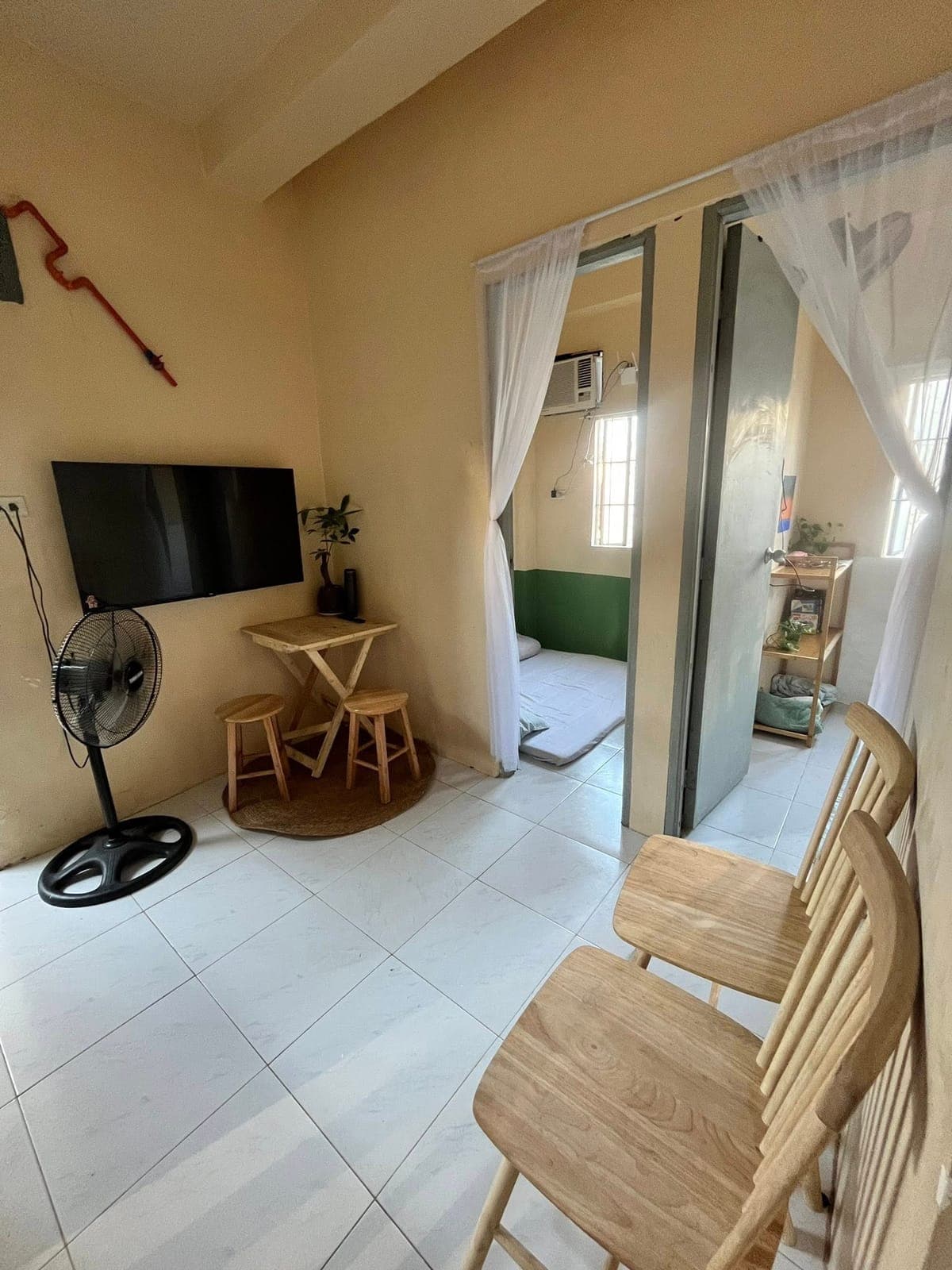 ✅2 bedrooms, good for 4-6 pax, all with window- cool breeze+ natural light - photo 3