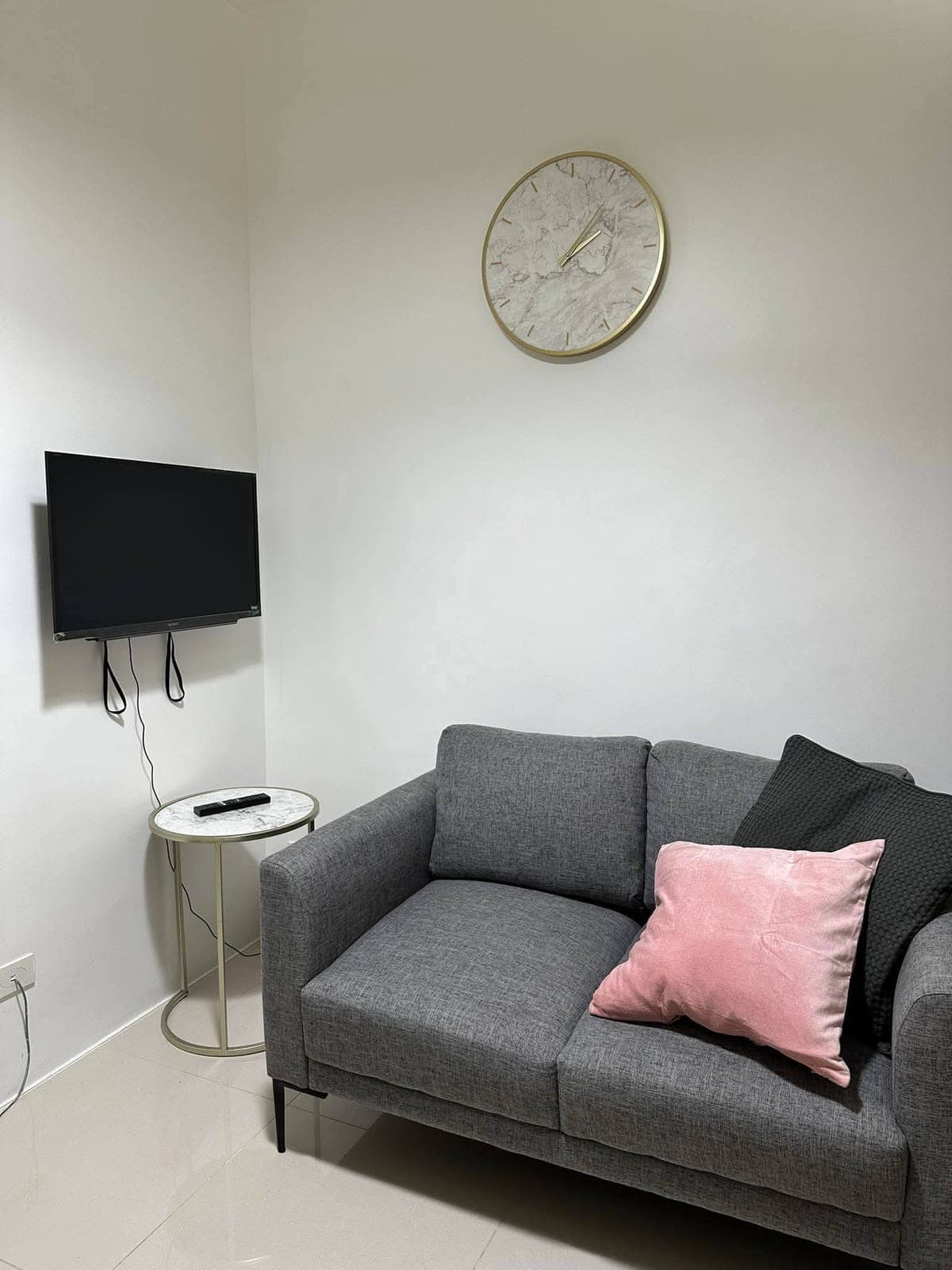 FOR RENT: ₱22k inclusive assoc dues - photo 1