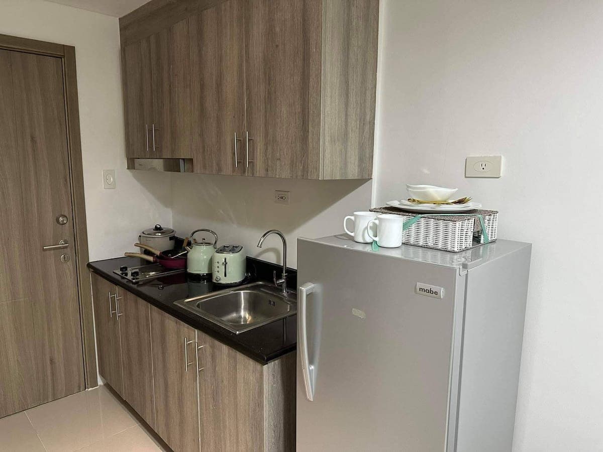 FOR RENT: ₱22k inclusive assoc dues - photo 4