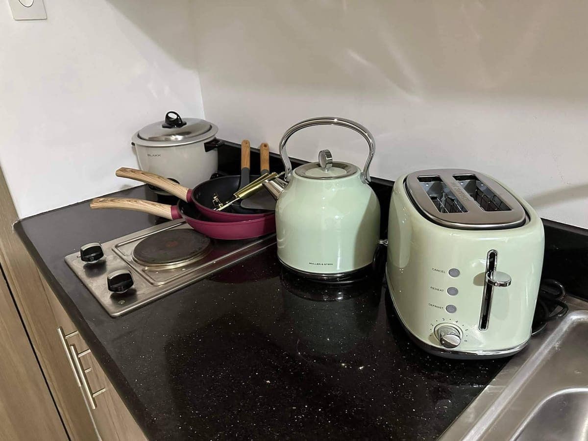 FOR RENT: ₱22k inclusive assoc dues - photo 9