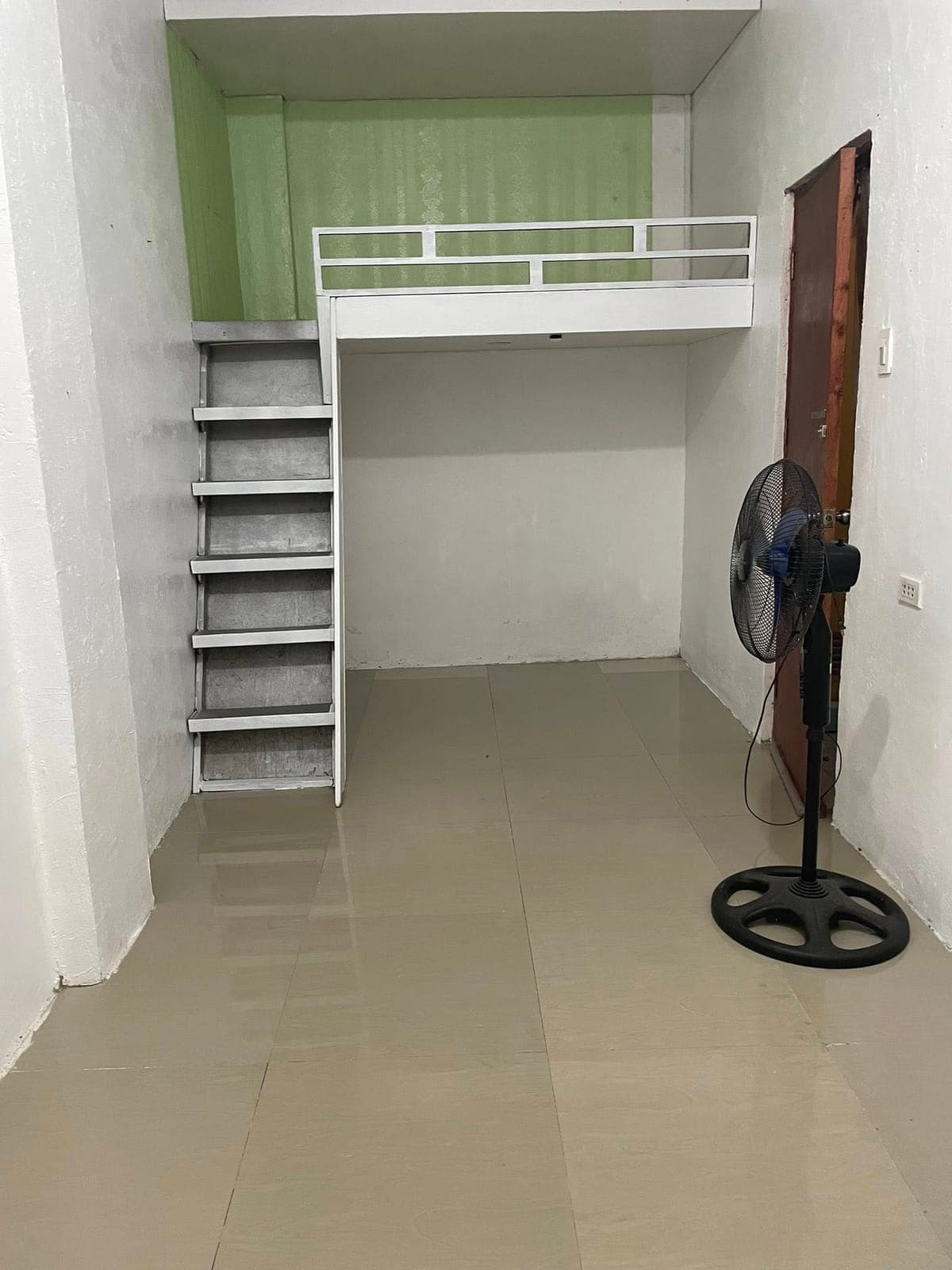 "ROOM FOR RENT" - photo 3