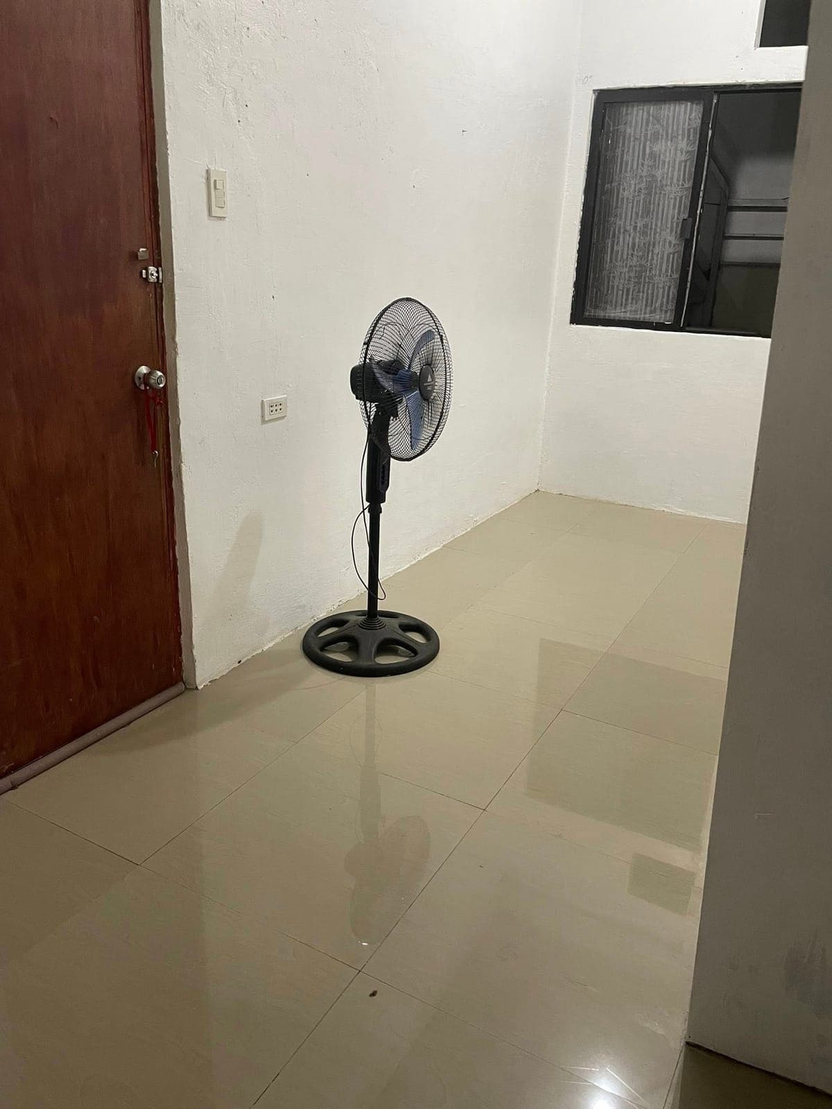 "ROOM FOR RENT" - photo 5