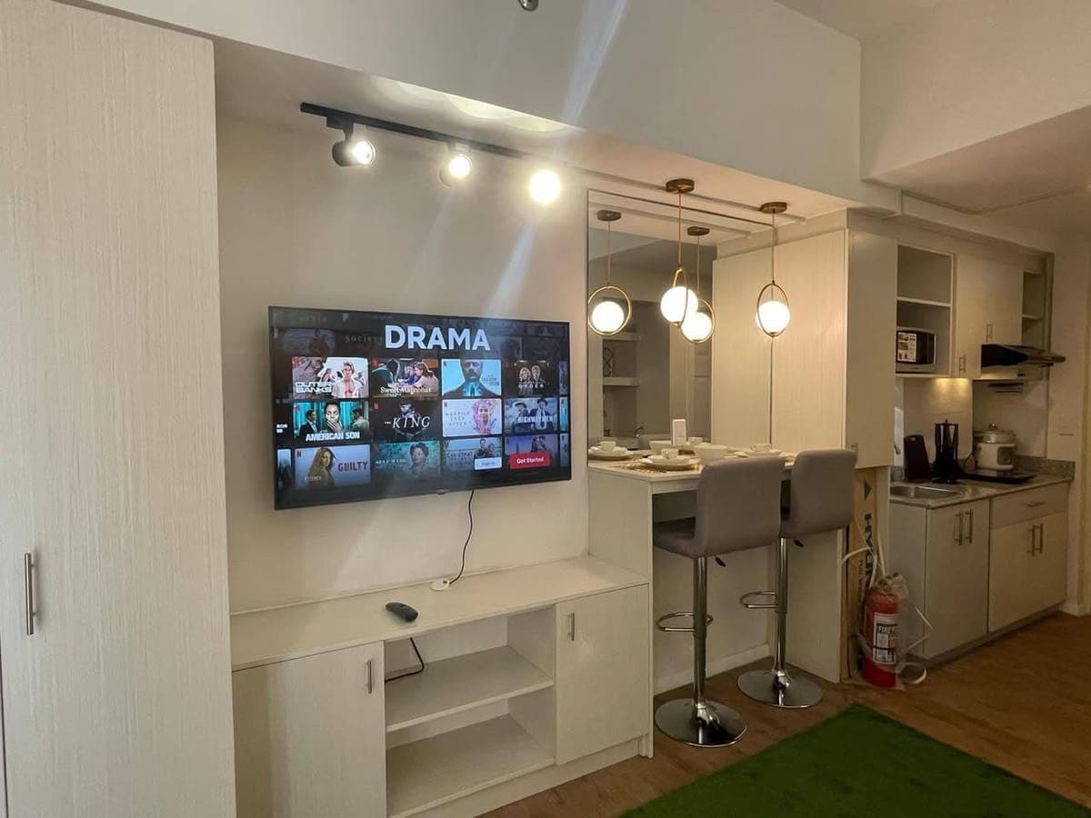 For rent fully furnished studio unit in Amani Grand Residences - photo 1