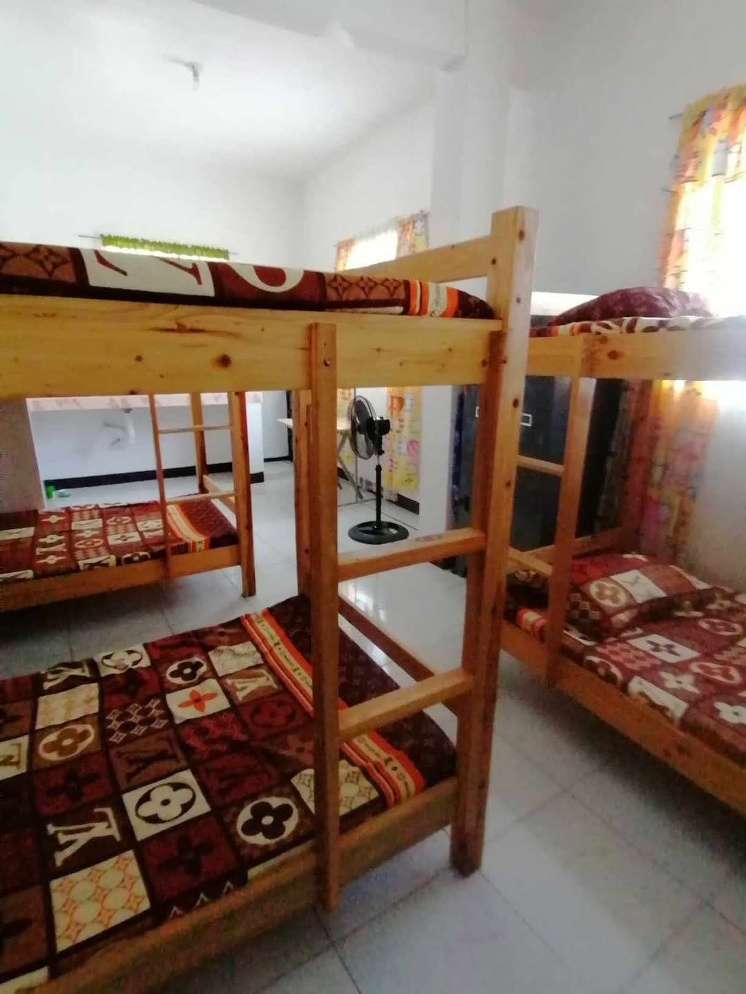 Male bedspace available for rent 2700 all in kasama na tubig at kuryente Located in South Signal Vil...
