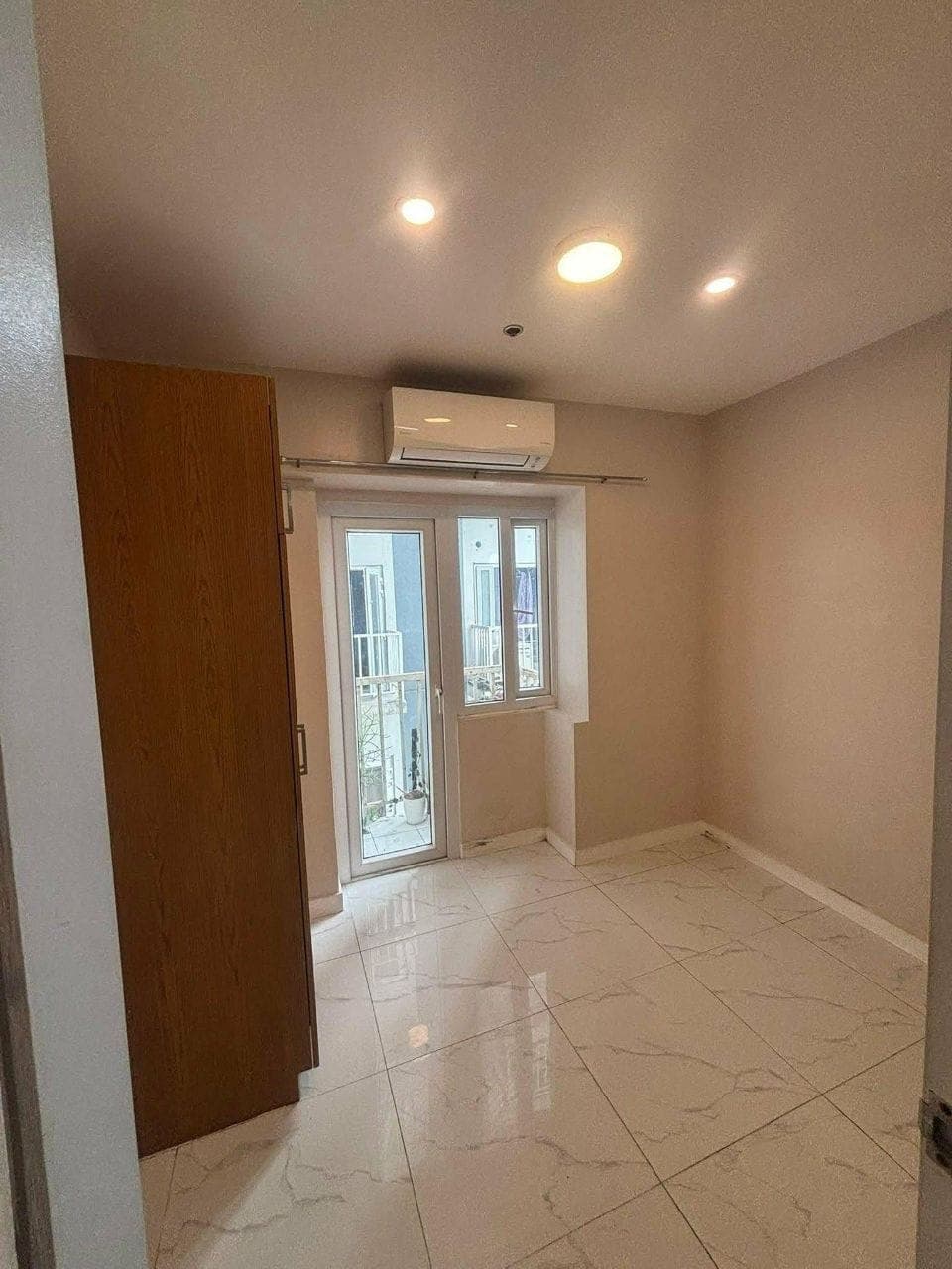 𝗙𝗢𝗥 𝗥𝗘𝗡𝗧 - photo 3