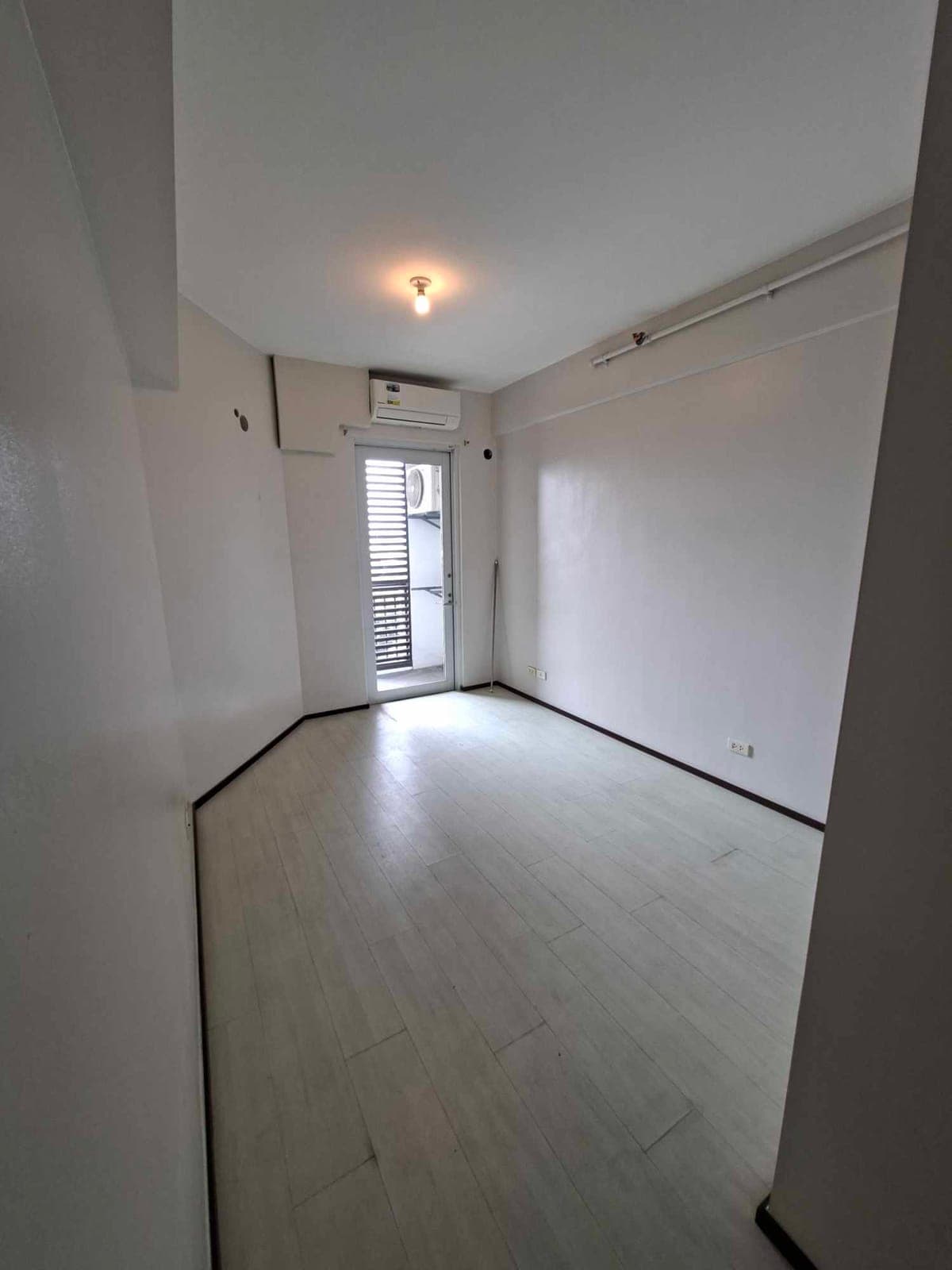 🏷 FOR LEASE - Majorca Residences - photo 1