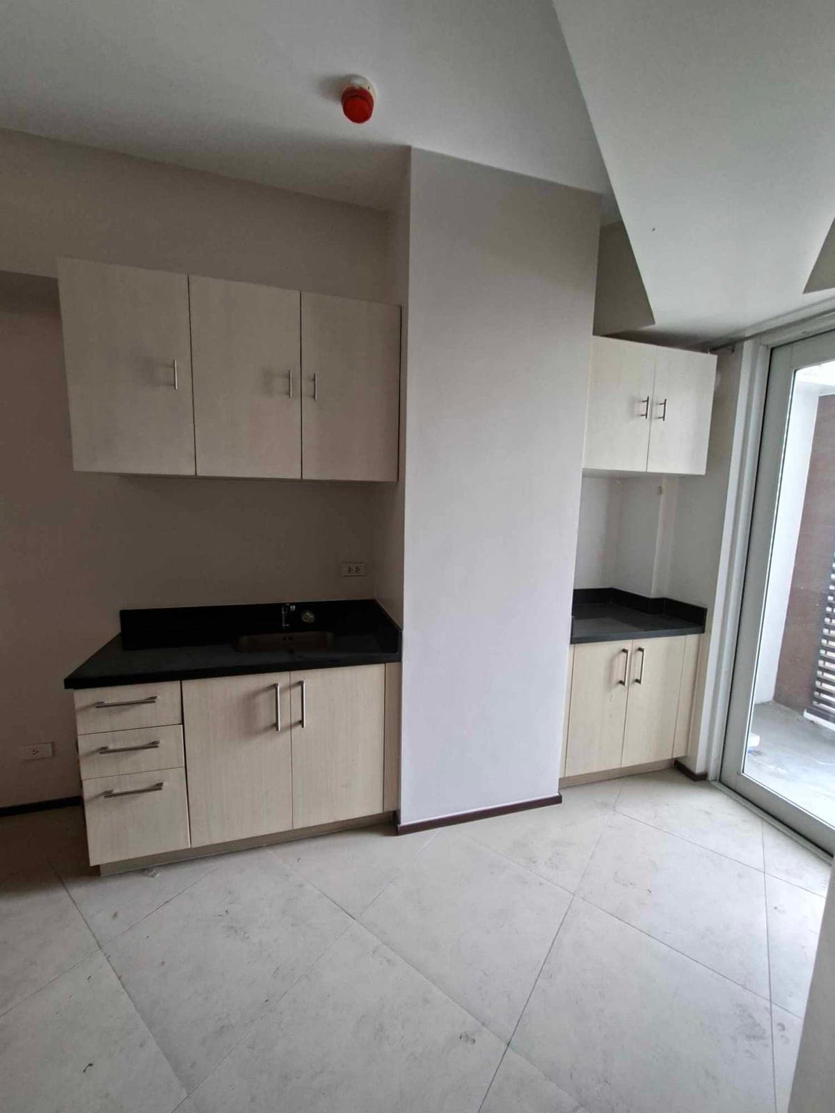 🏷 FOR LEASE - Majorca Residences - photo 2