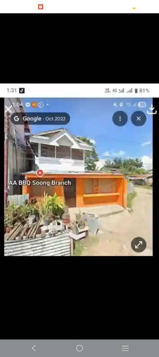 2story house with tindahan - photo 1