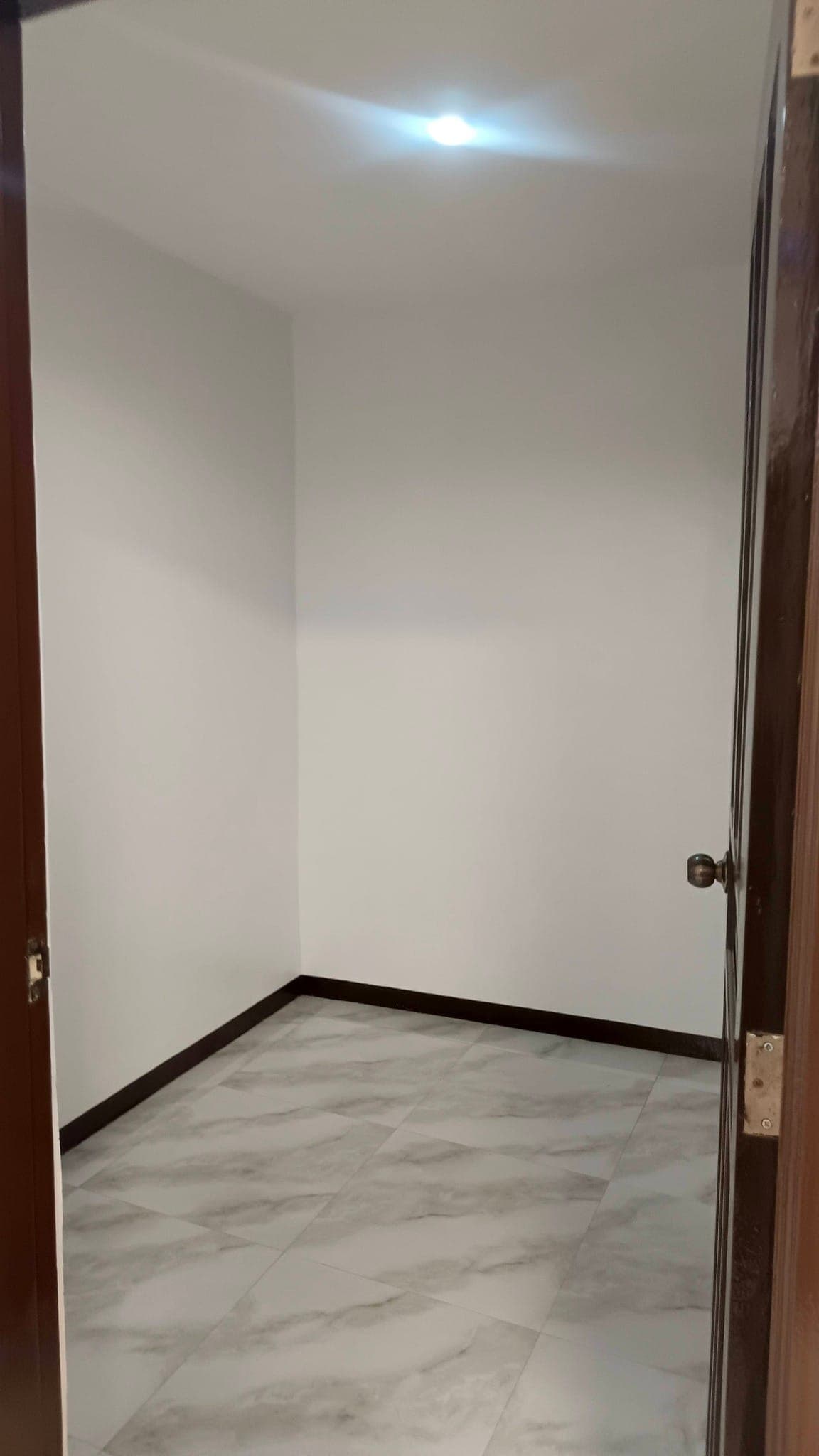 2 BR CONDO TYPE APPARTMENT AVAILABLEAPARTMENT FOR RENT - Semi furnished - photo 2