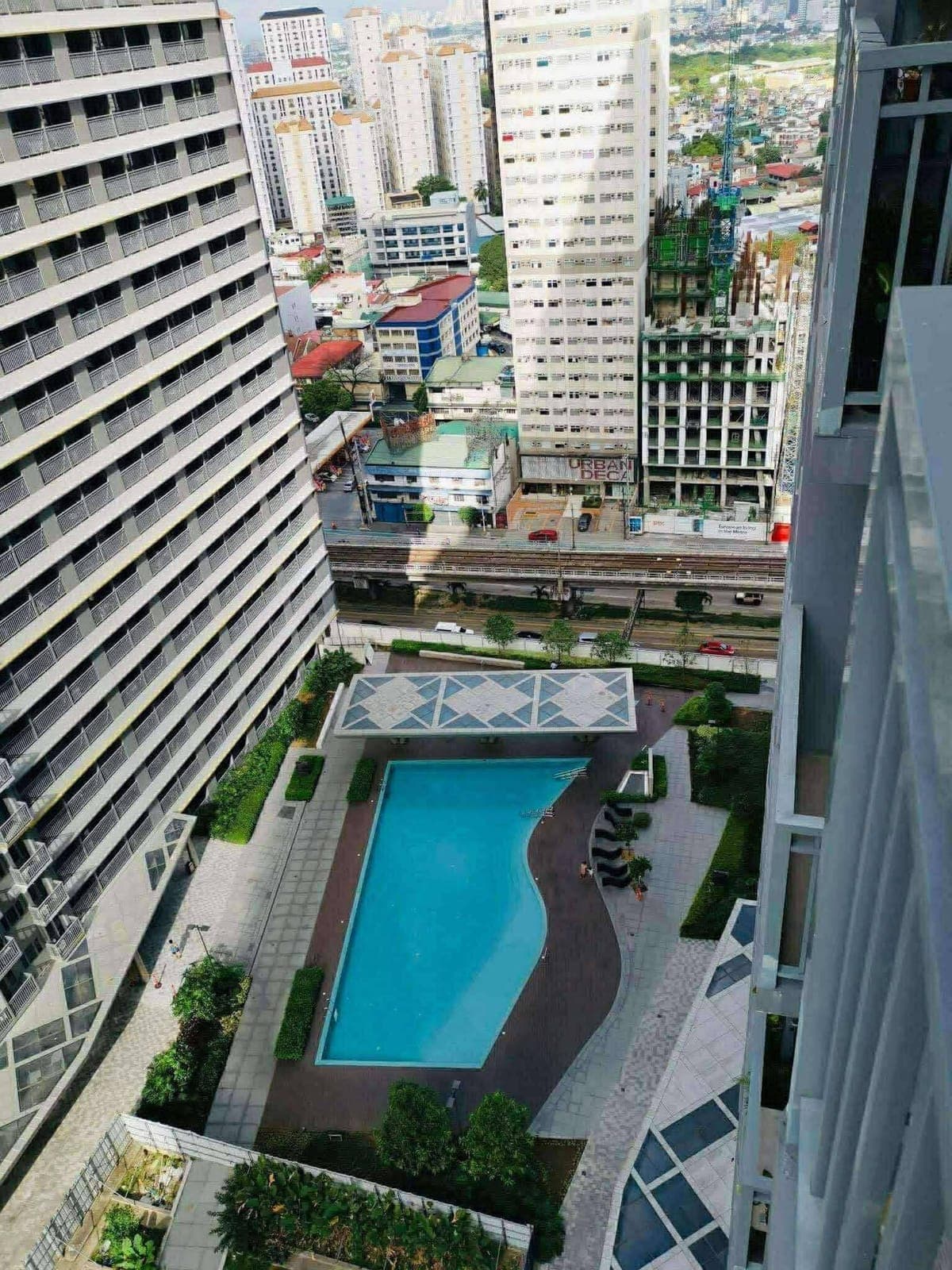 FOR RENT: ₱33k inclusive assoc dues - photo 4