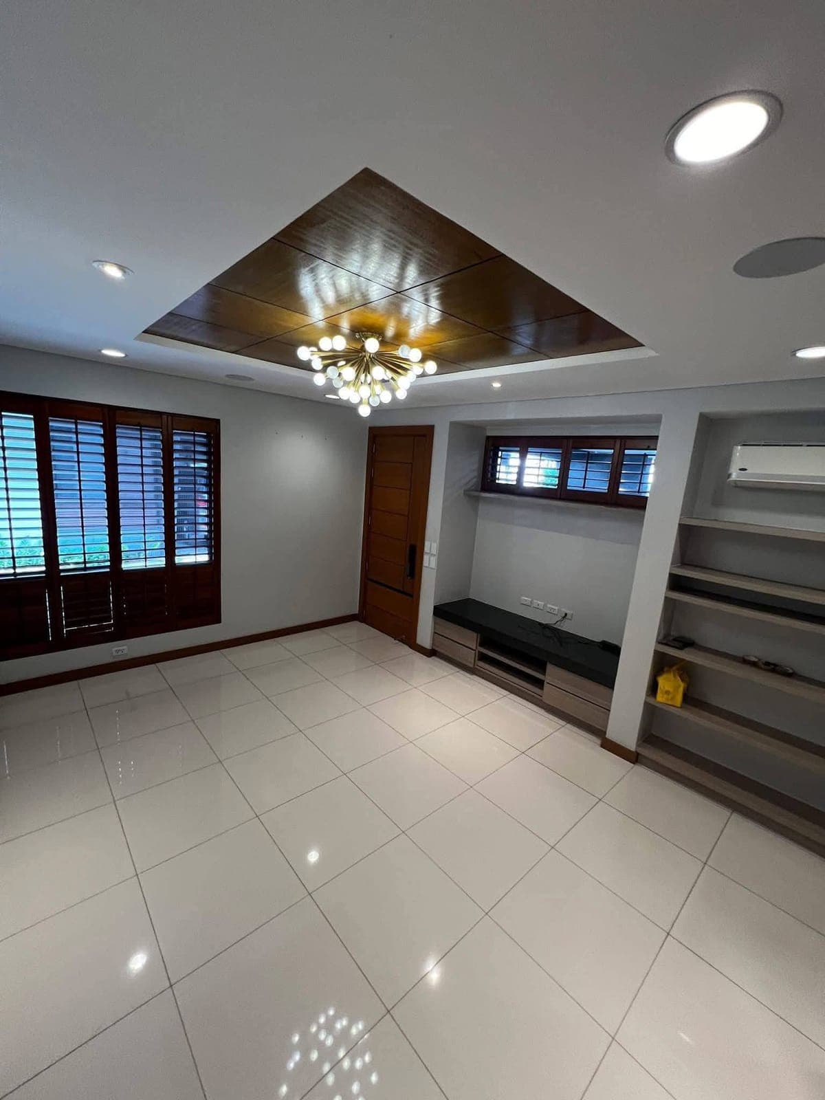 🏡SPACIOUS SEMI FURNISHED TOWNHOUSE FOR RENT - photo 1