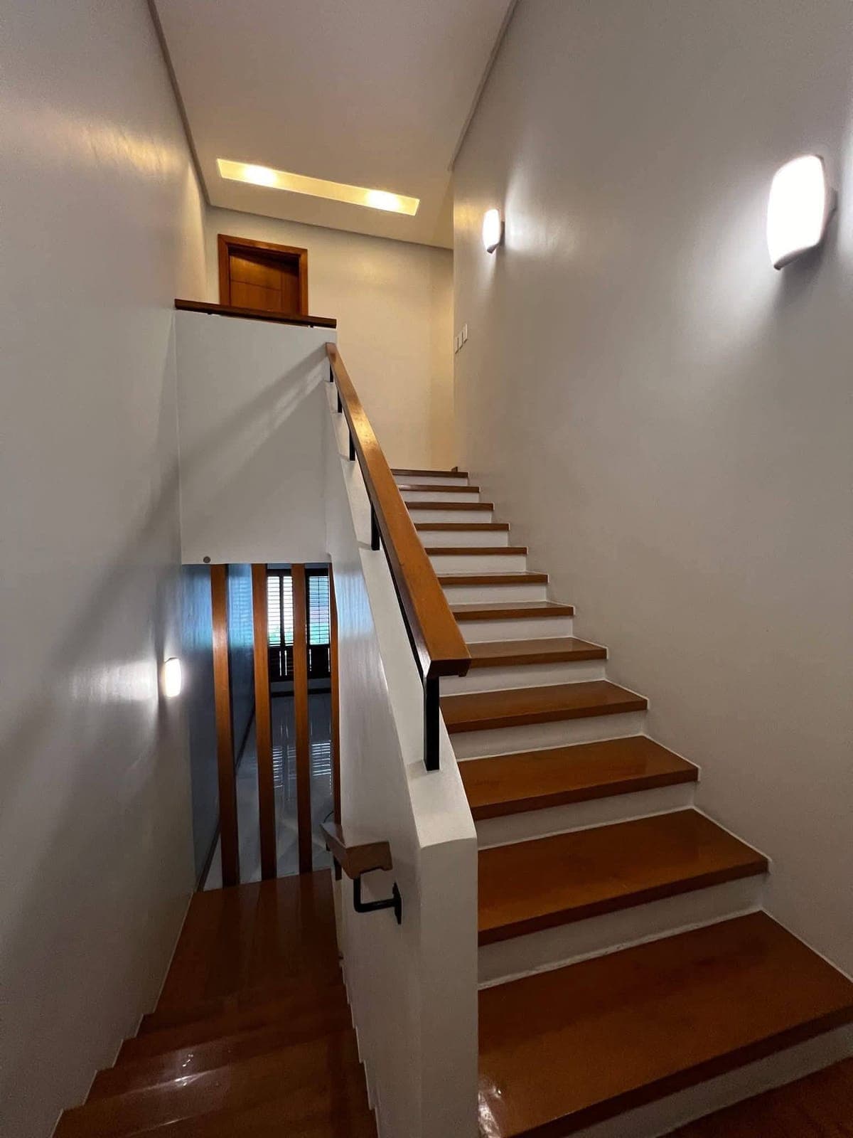 🏡SPACIOUS SEMI FURNISHED TOWNHOUSE FOR RENT - photo 4