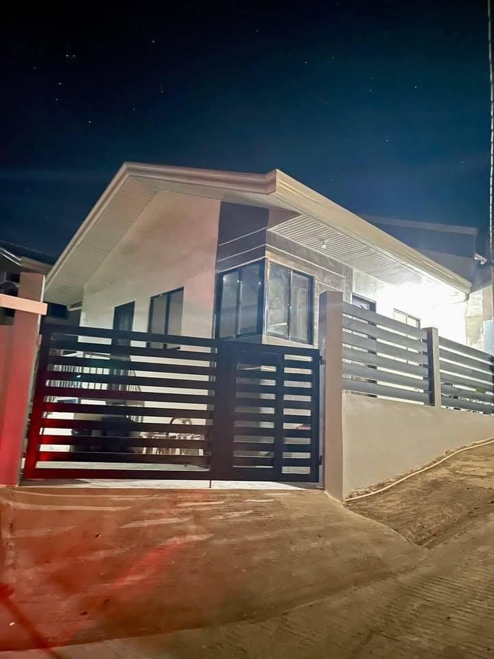 HOUSE FOR RENT - Bungalow Corner Lot - photo 1