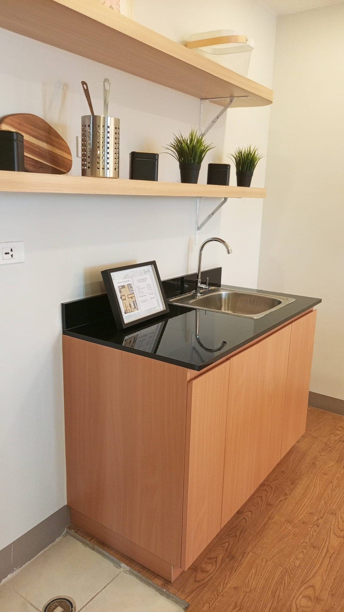 🏢 AGUADA RESIDENCES – Caloocan North Along  Quirino Hway - photo 1