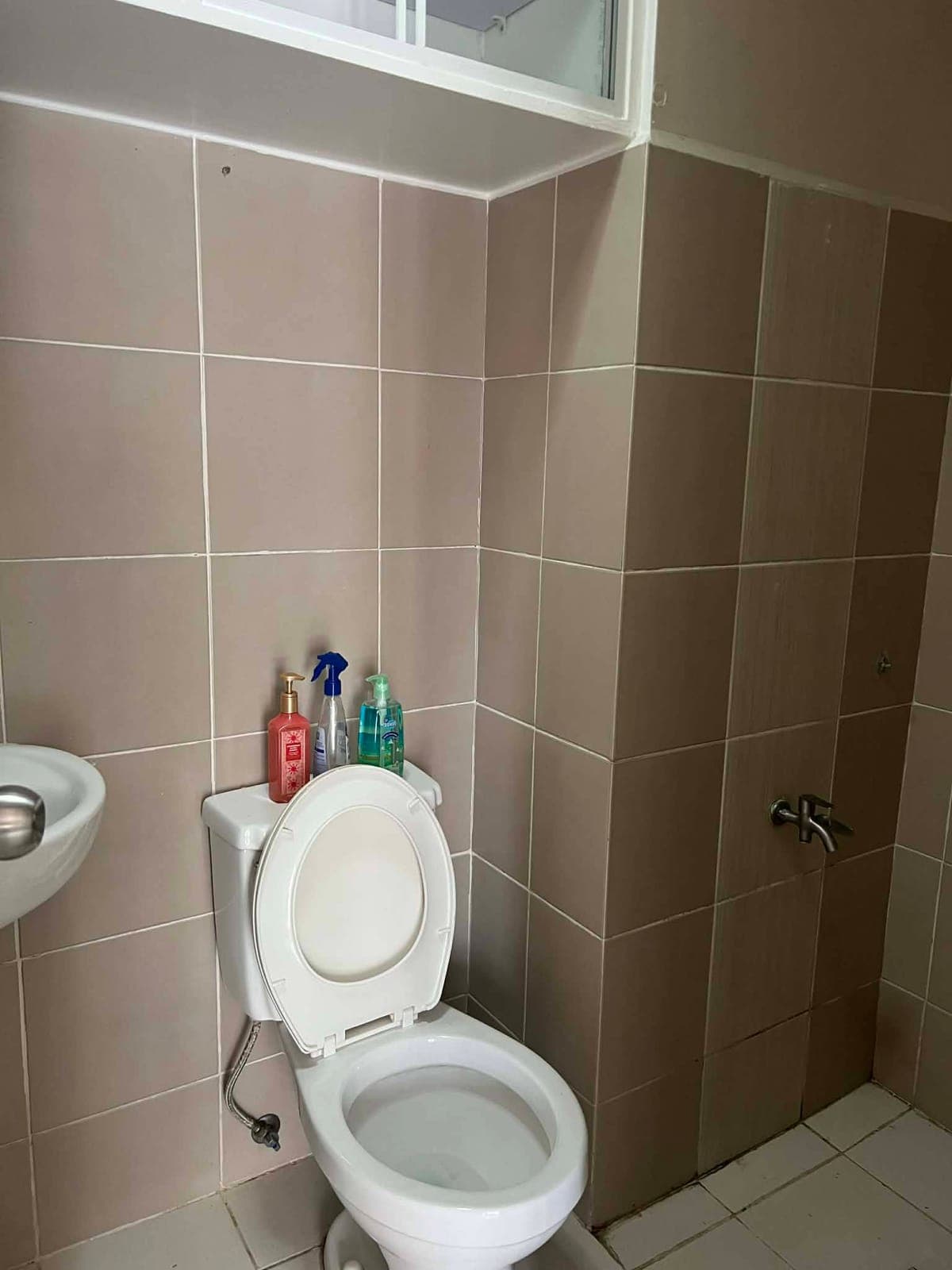 🏙️ FOR RENT: 2BR CORNER CONDO UNIT (BARE TYPE) 🏡 - photo 1