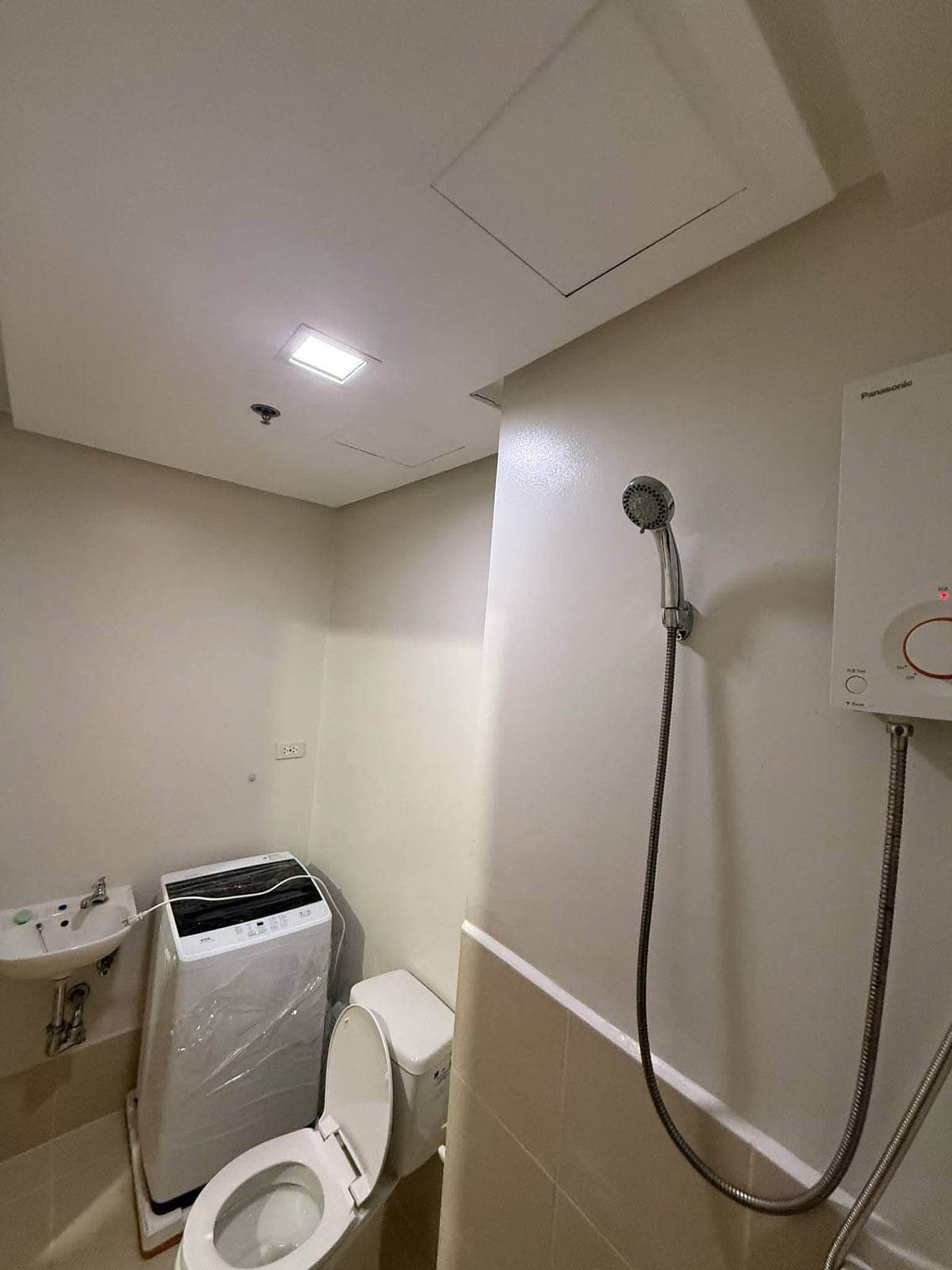 TRESS RESIDENCES TOWER 3, kunting lakad lang nasa gate kana agad - photo 3