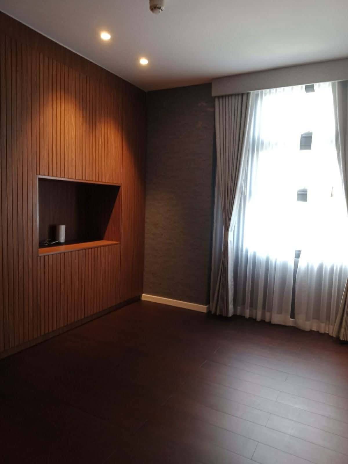 For Lease: - photo 1