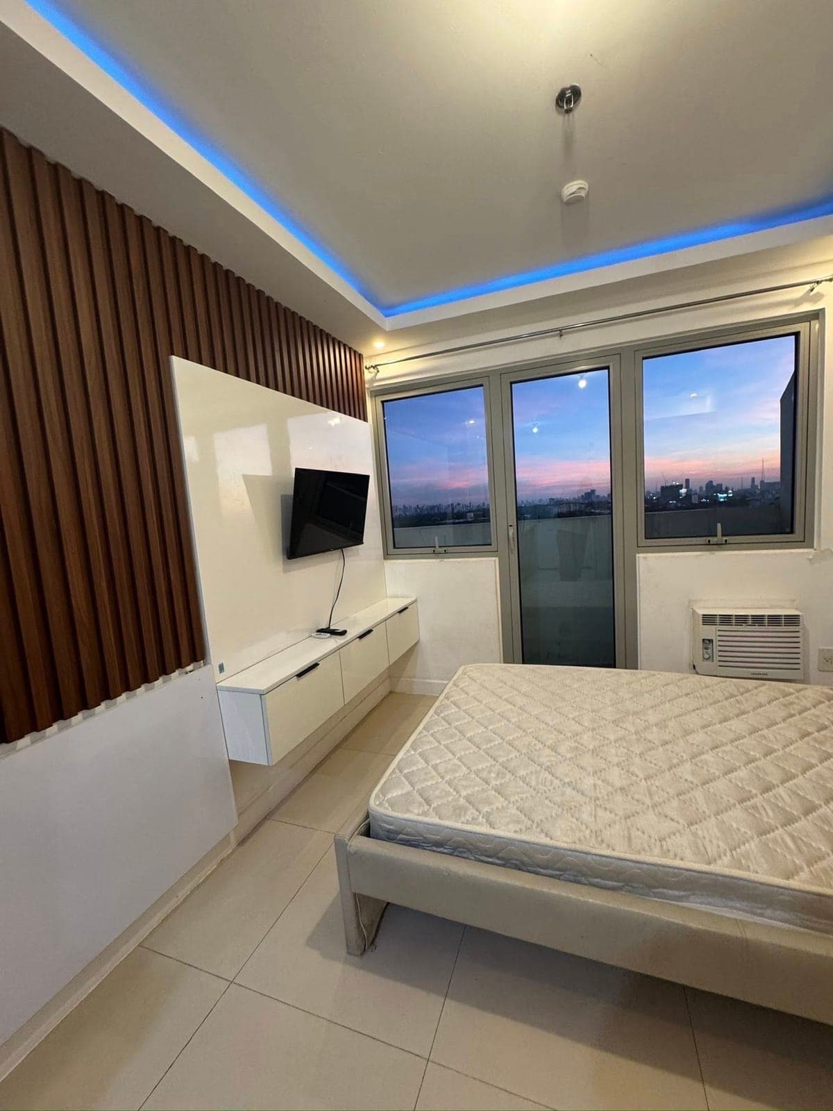 The residences by commonwealth at the back of ever gotesco Mall - photo 2