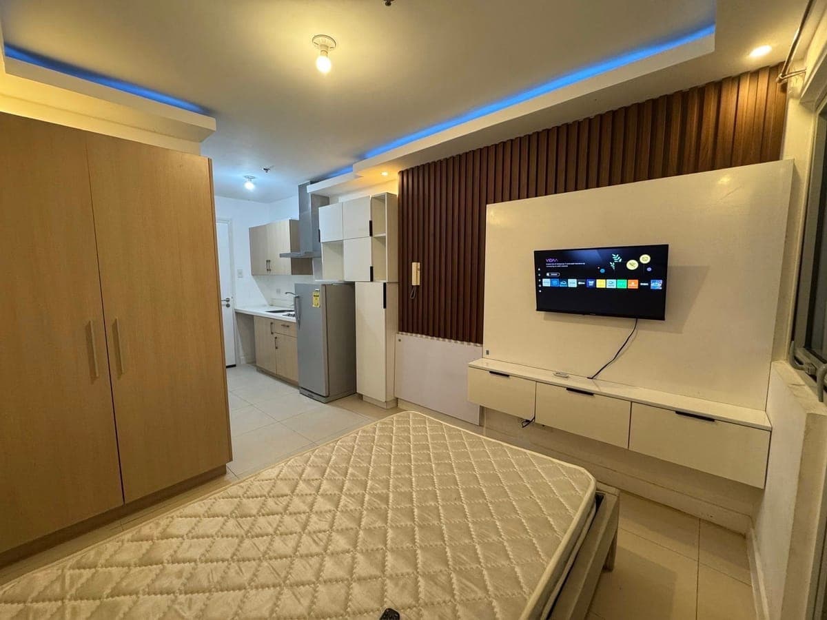 The residences by commonwealth at the back of ever gotesco Mall - photo 26