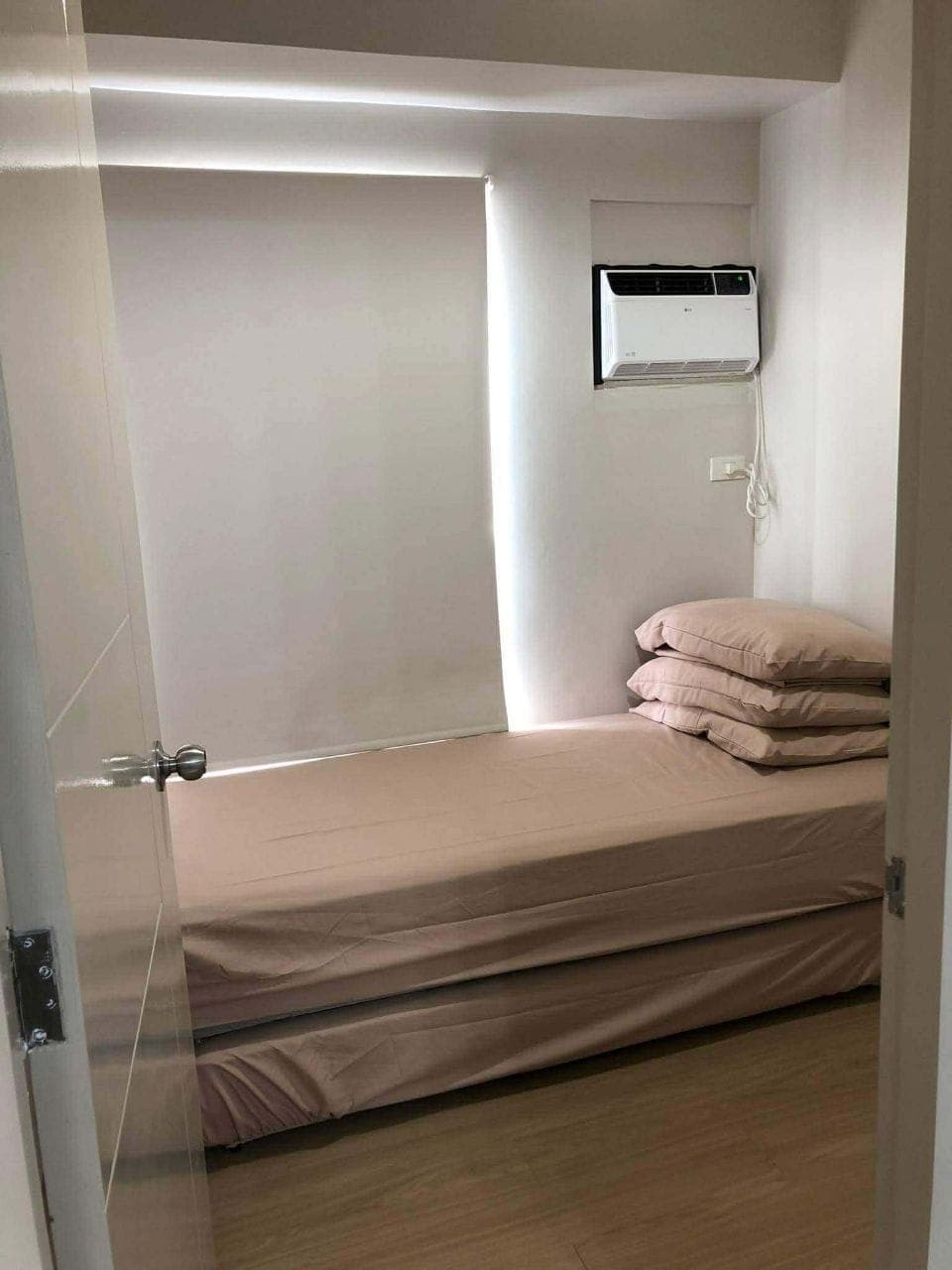 𝗙𝗢𝗥 𝗥𝗘𝗡𝗧 - photo 1