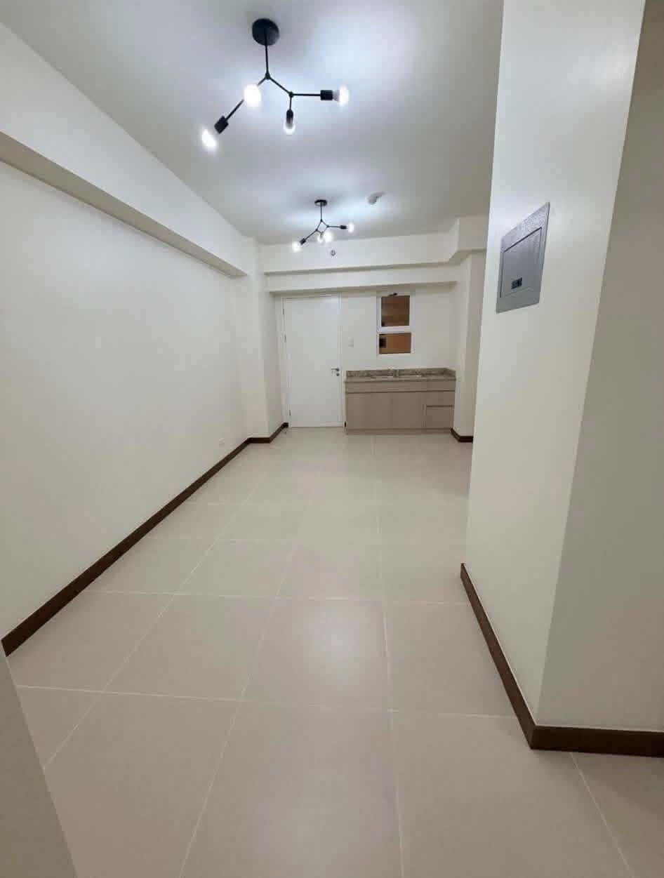 CONDO SHARING / 1 MONTH ADVANCE ONLY MOVE IN NA - photo 2