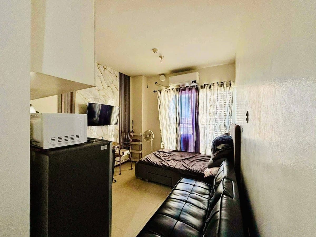 RUSH FOR RENT: ₱15k/month association dues included - photo 3