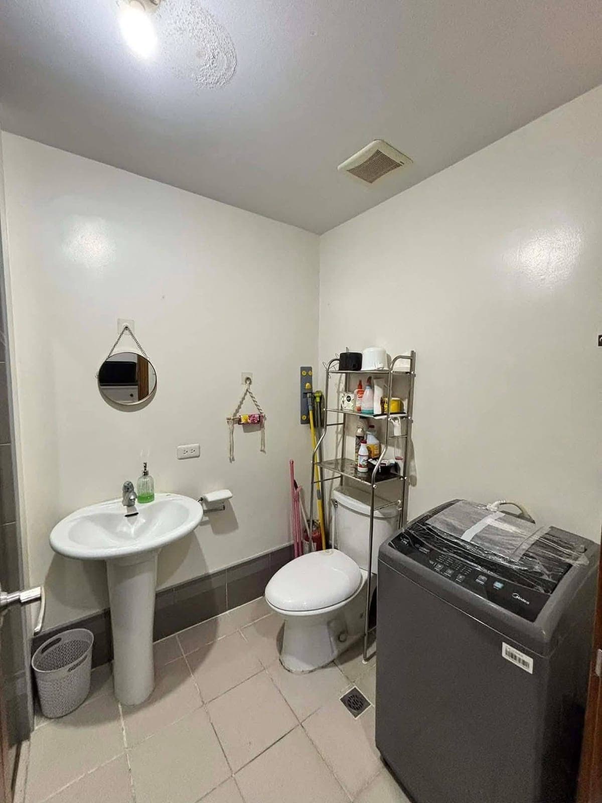 RUSH FOR RENT: ₱15k/month association dues included - photo 8