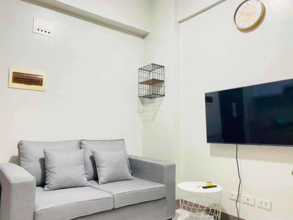 Condo unit 2br fully furnished available on April 24 long term only - photo 4