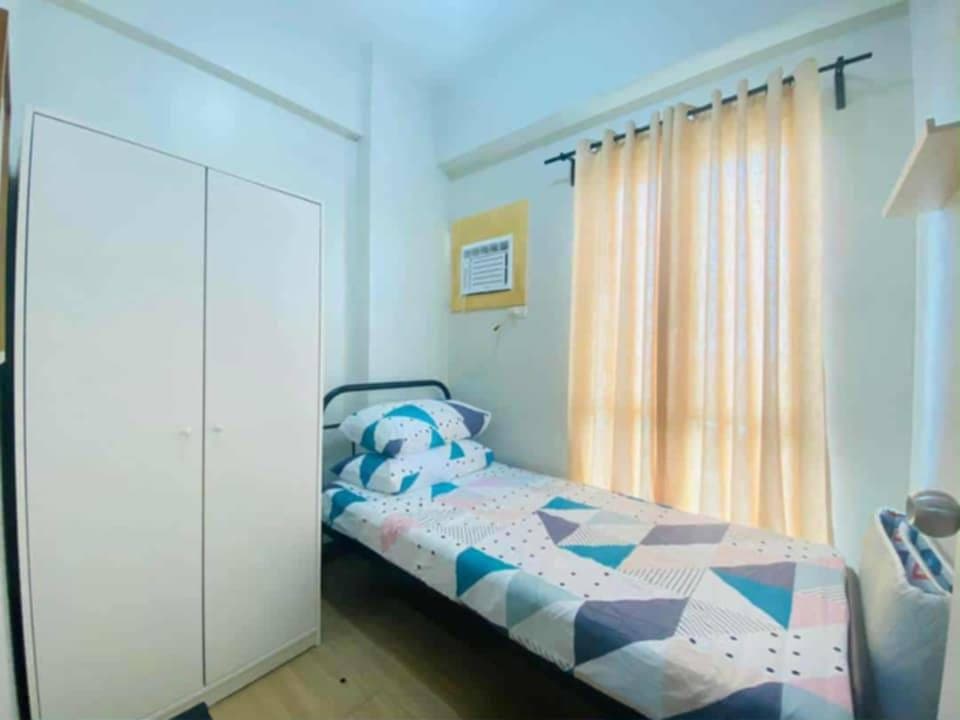 Condo unit 2br fully furnished available on April 24 long term only - photo 6