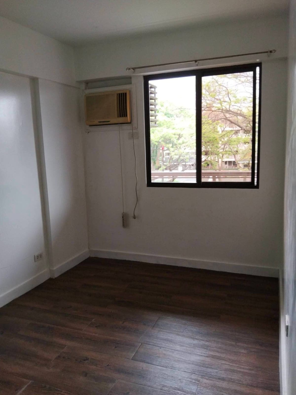 2 BR Condo Unit for Rent  in Taguig  with Balcony & Laundry Area - photo 6
