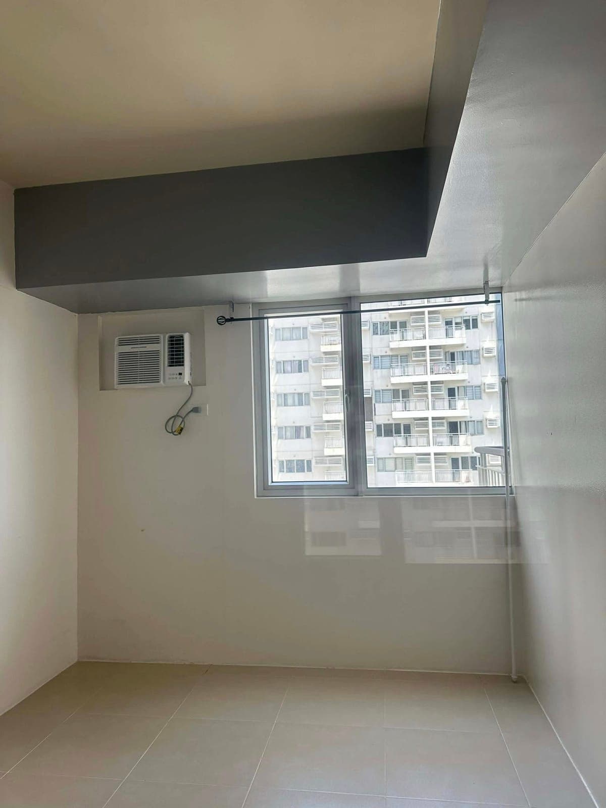 FOR RENT – Avida Turf T2 | 24th Floor | 1BR w/ Balcony - photo 5