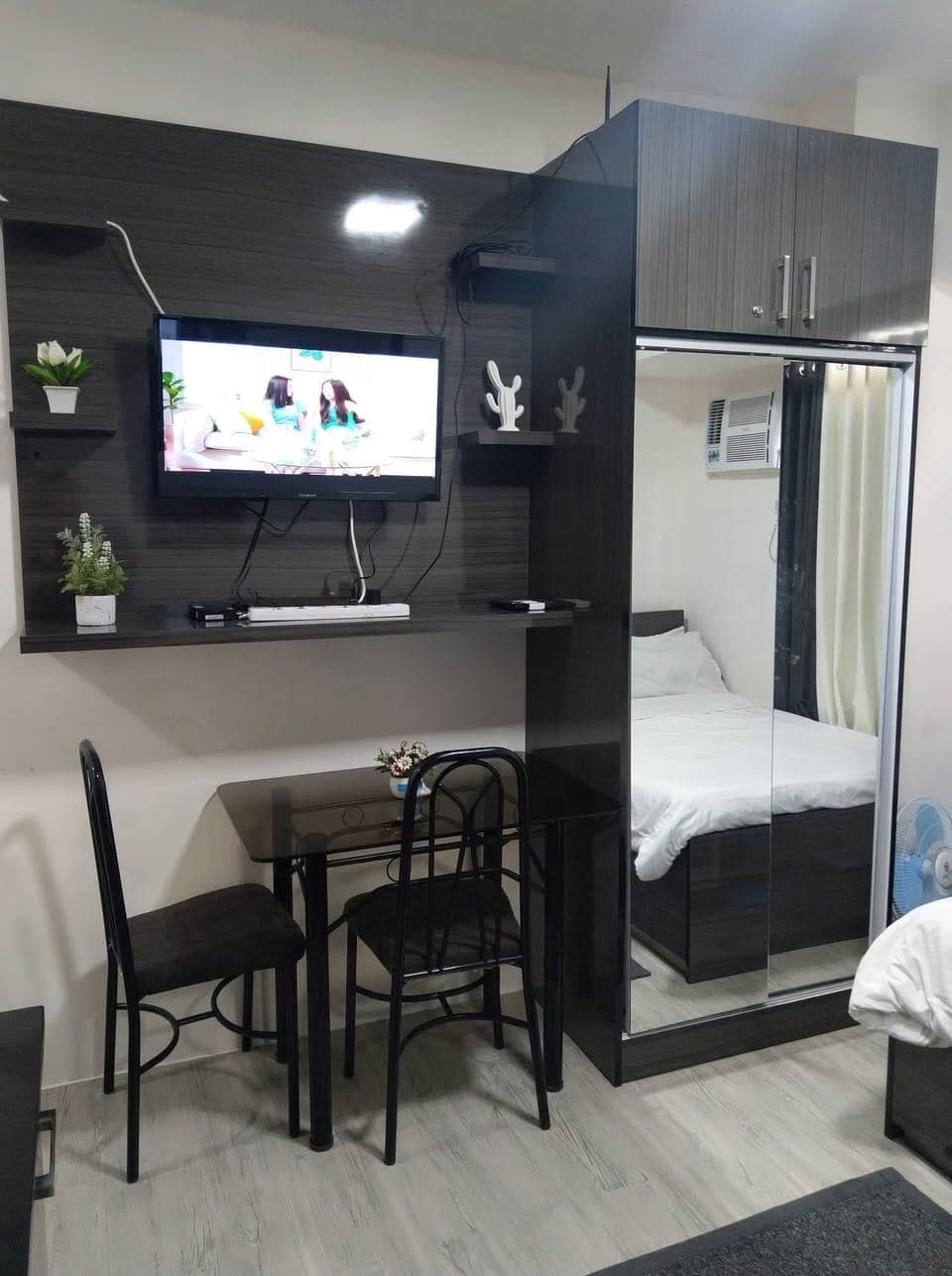 Direct owner- Cubao condo for RENT: 15k.   shortwalk Gateway, mrt cubao, araneta:  +63 925 894 6337 - photo 3