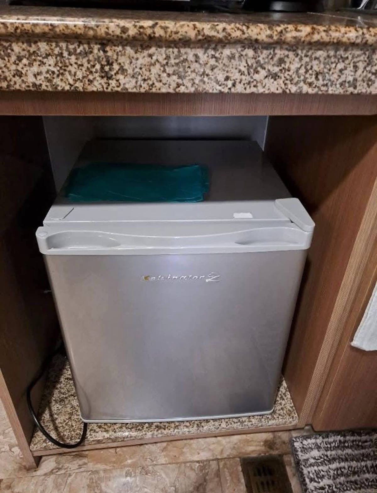 MARKDOWN 21K/ month 1 month adv 1 month dep - photo 2