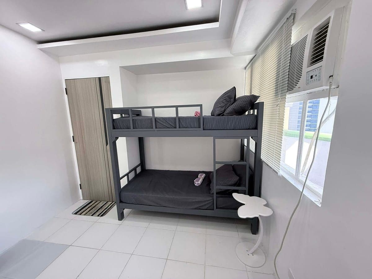 🛏️FEMALE BEDSPACE/CONDO SHARING FURNISHED - photo 2