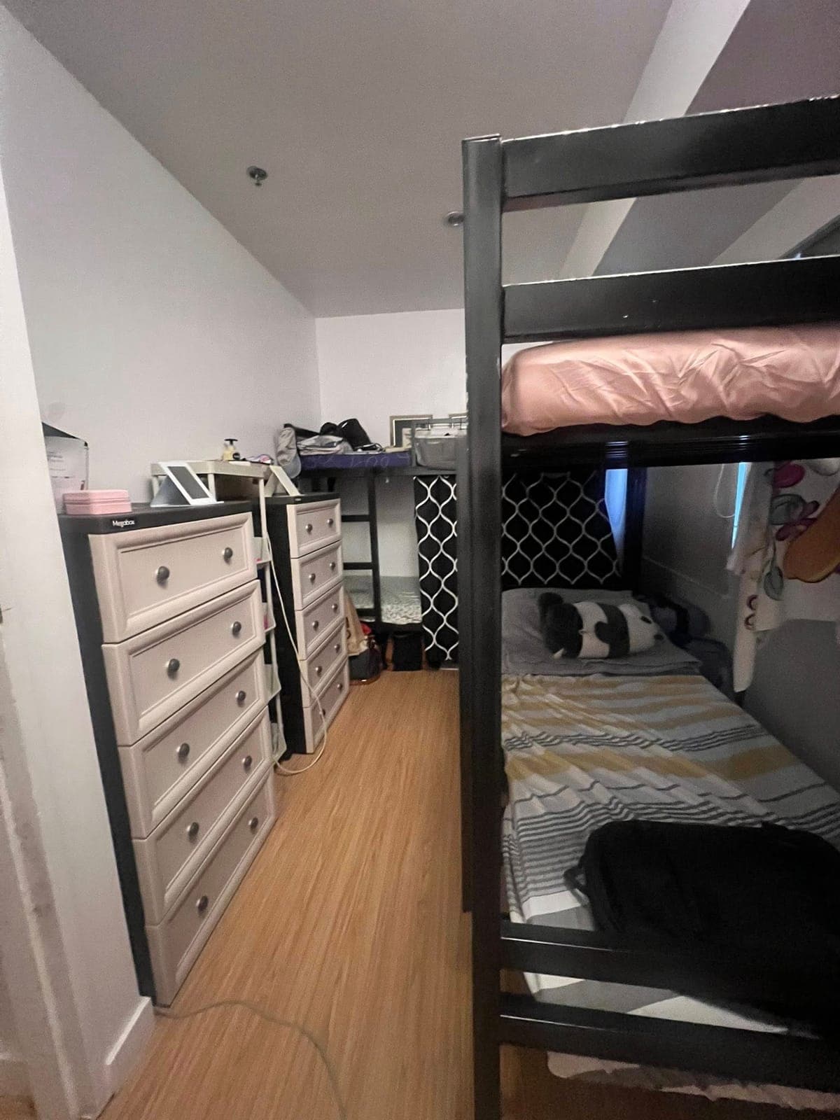 ✨ CONDO SHARING FOR LADIES IN BGC ✨ - photo 1